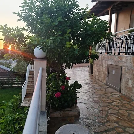 Eleana Luxury Private
