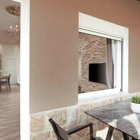 Eleana Luxury Private