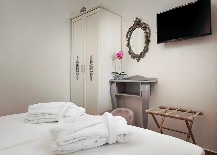Eleana Luxury Private *