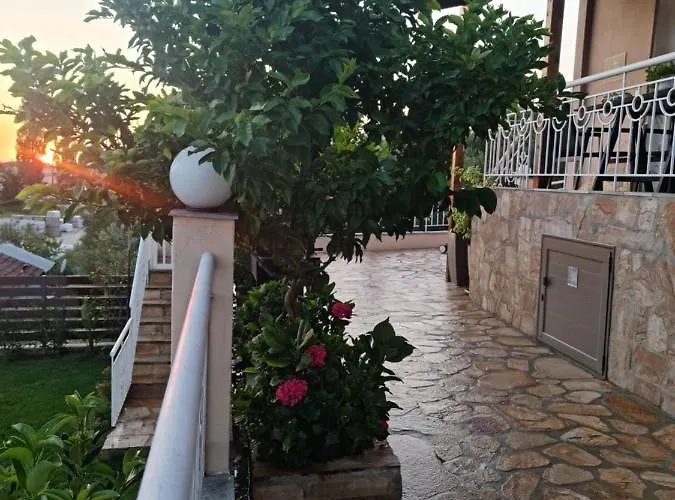 Eleana Luxury Private